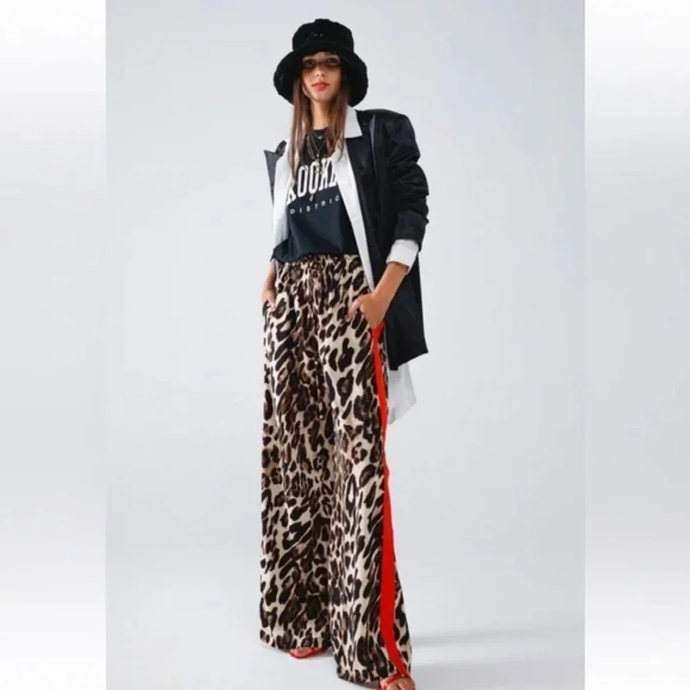 Plus Classic Leopard print Wide Leg Pants - Picture 2 of 7